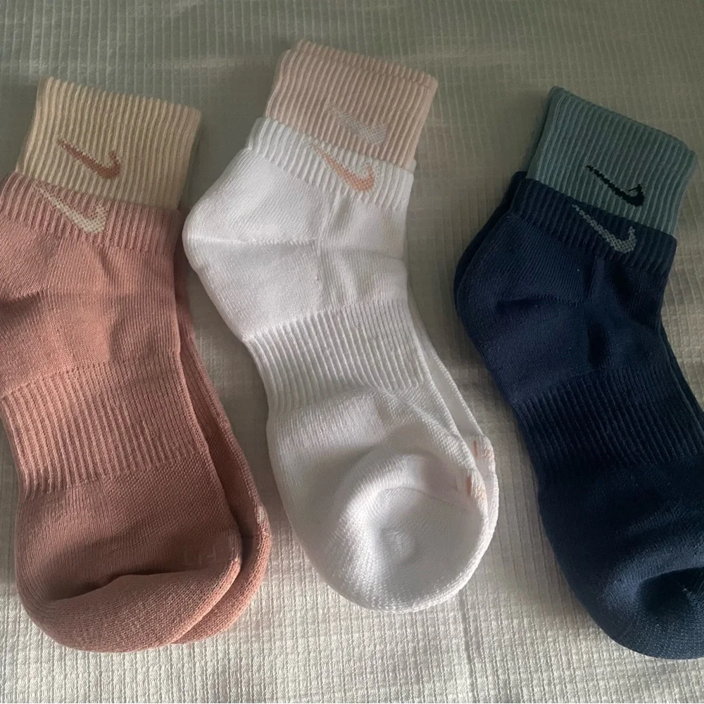 Nike Crew Athletic Socks - Pink, White & Navy (3-Pack)